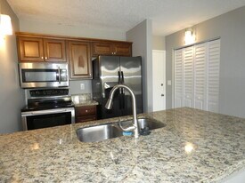 Building Photo - 2701 Riverside Dr
