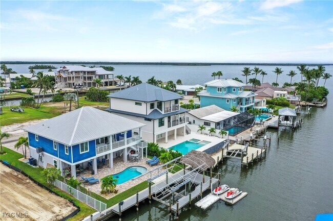 Primary Photo - 256 Ibis St