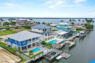 Building Photo - 256 Ibis St