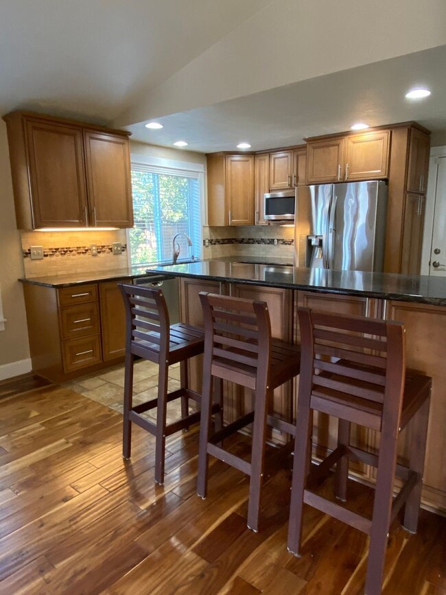 Building Photo - Prime Location - 3Bdrm / 2 Bath House - Wa...