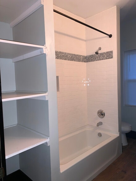 Bathroom - 886 Carpenter St