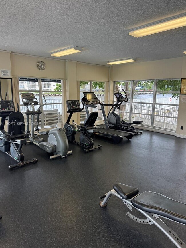 Building Photo - 1849 S Ocean Dr