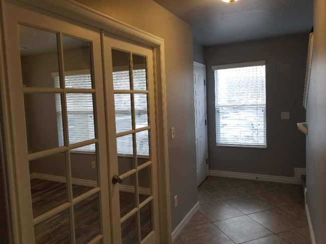 Building Photo - 7334 Shelby View Dr