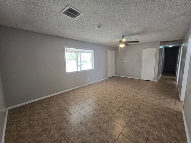 Building Photo - Newly Remodeled 3 Bedroom 1 Bathroom Home!...