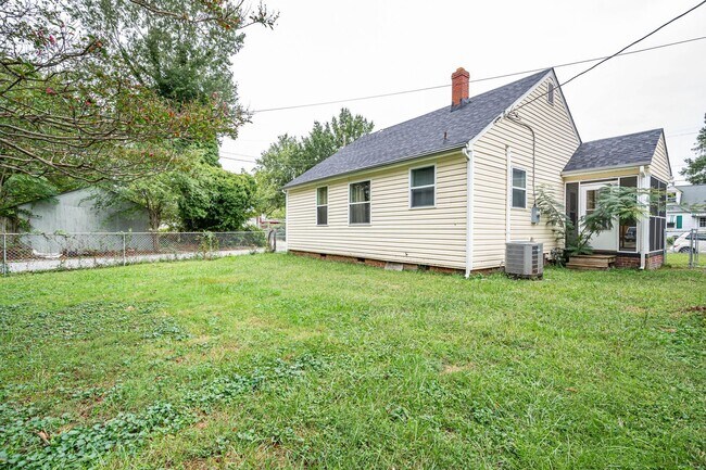 Building Photo - Charming 2-Bed, 1-Bath Home with All-inclu...