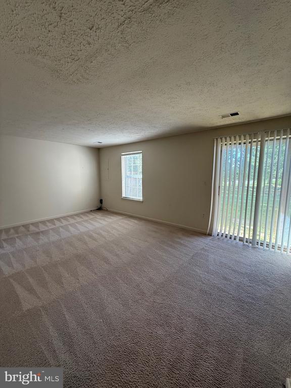 Building Photo - 105 W Park Dr