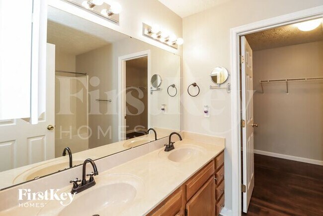 Building Photo - 330 Bridle Creek Dr
