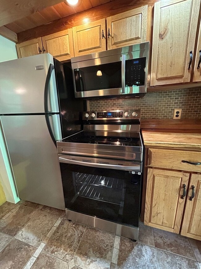 Building Photo - East AVL - Beautiful Zen Garden Apt with Sauna!