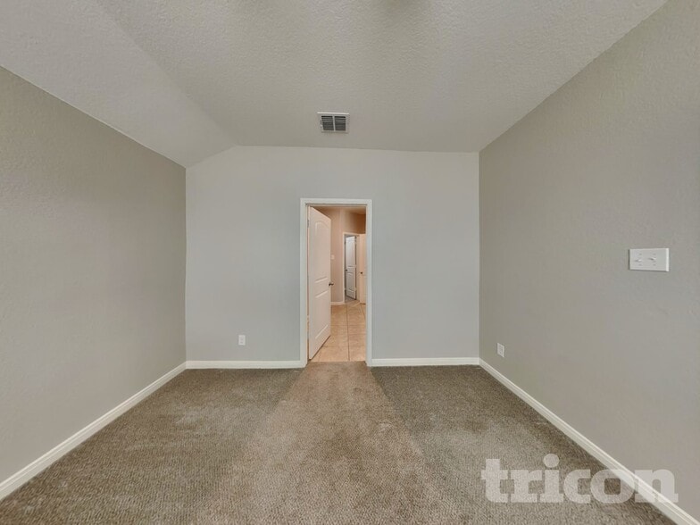 Building Photo - 6357 Hibiscus