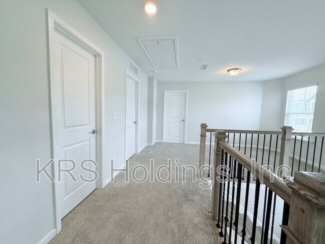 Building Photo - 820 Silo Pk Dr