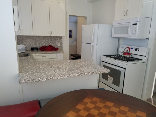 Building Photo - Grand Rapids, MI Downtown 2-Story Victorian-Style Cottage