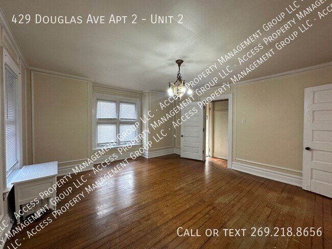 Building Photo - 429 Douglas Ave