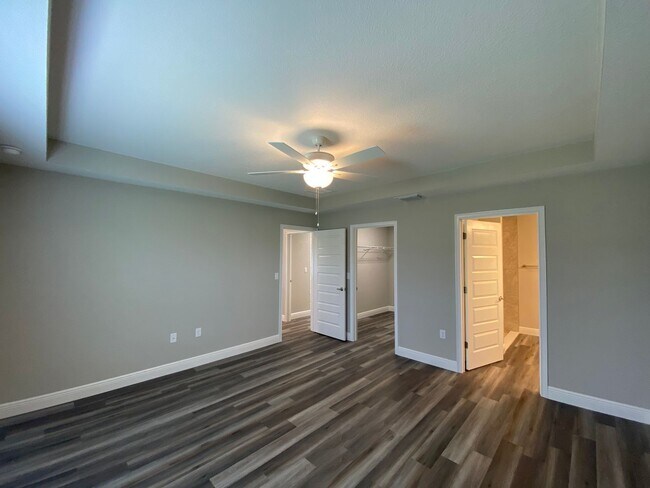 Building Photo - 13 Poplar Ln