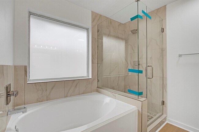 Building Photo - 2414 Cres Hollow Ct