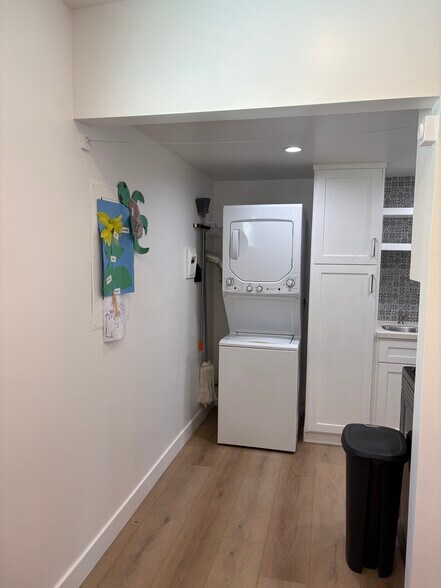 Building Photo - 2614 Nelson Ave