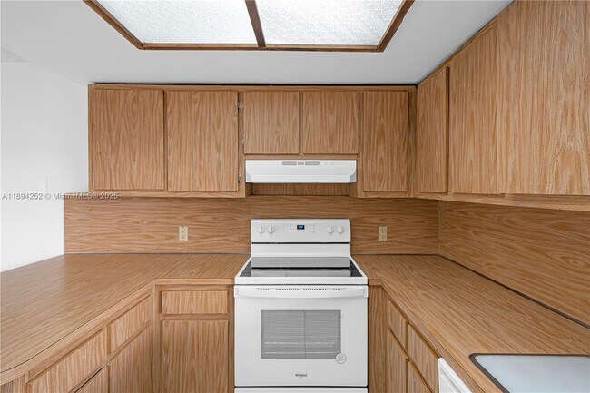 Building Photo - 15070 SW 49th Ln