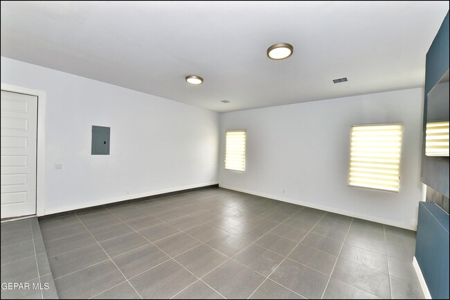 Building Photo - 5973 Cartagena Cir