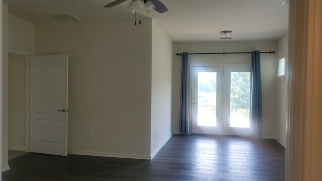 Building Photo - Coming Soon! 3 Bedroom Single Family Home