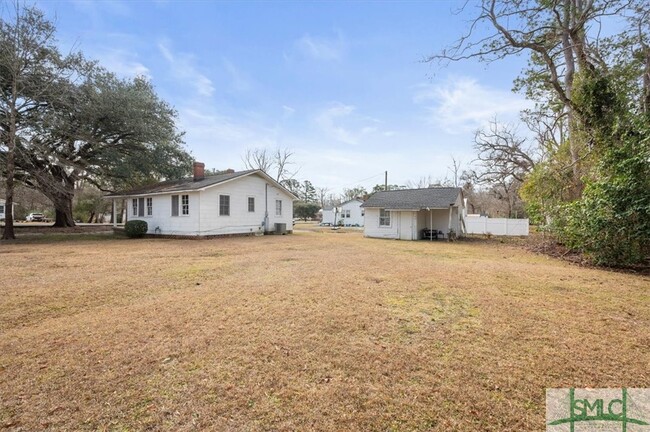 Building Photo - 254 Magnolia St