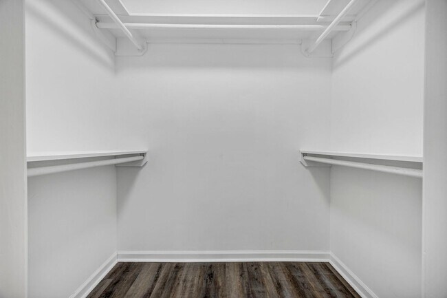 Building Photo - BEAUTIFULLY RENOVATED TWO BEDROOM IN CHAPIN
