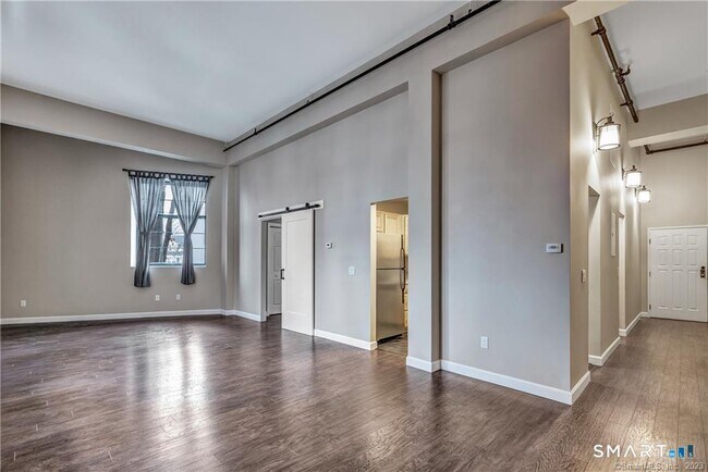 Building Photo - 25 Grand St