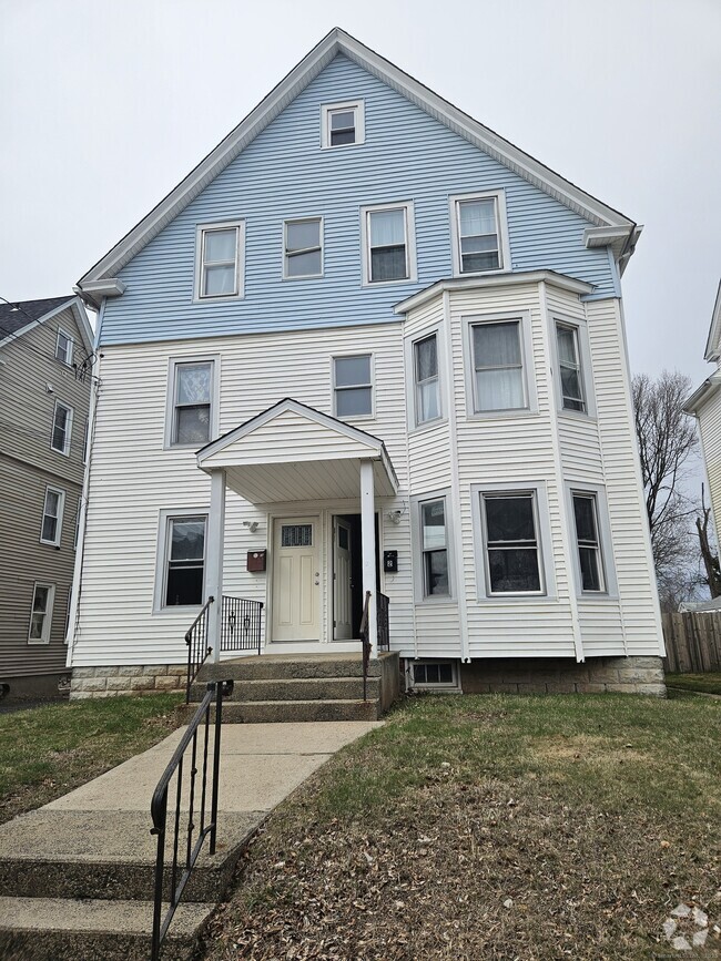 Building Photo - 68 Roberts St