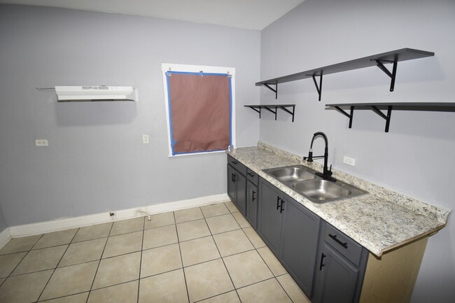 Building Photo - 5742 S Artesian Ave