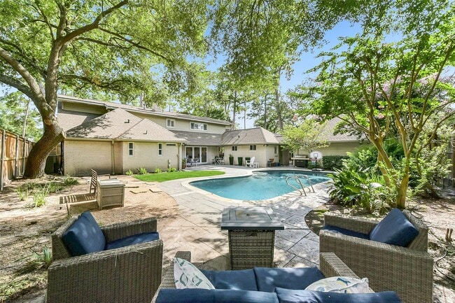 Building Photo - 12326 Old Oaks Dr