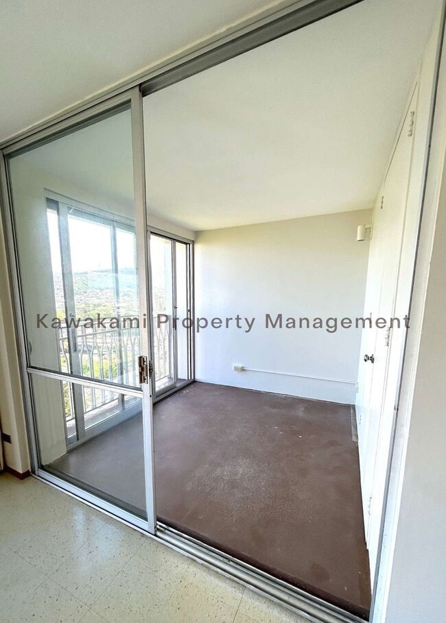 Building Photo - 18th Floor Queen Emma Gardens Apartment -  Spectacular Views, Amenities, & 2 Parking Stalls