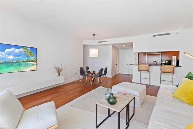 Building Photo - 901 Brickell Key Blvd