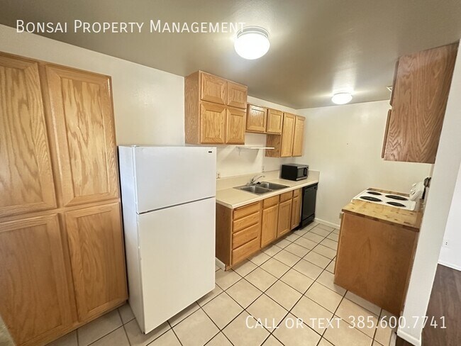 Building Photo - 1050 E 400 S