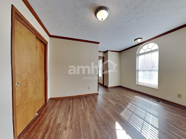 Building Photo - 6471 Willow Bend Dr