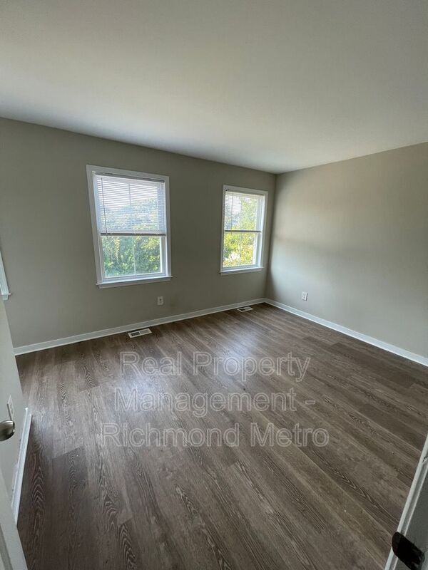 Building Photo - 1802 Parkwood Ave