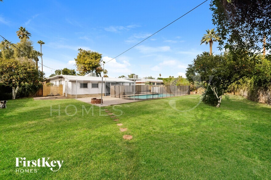 Building Photo - 9047 N 36th Dr