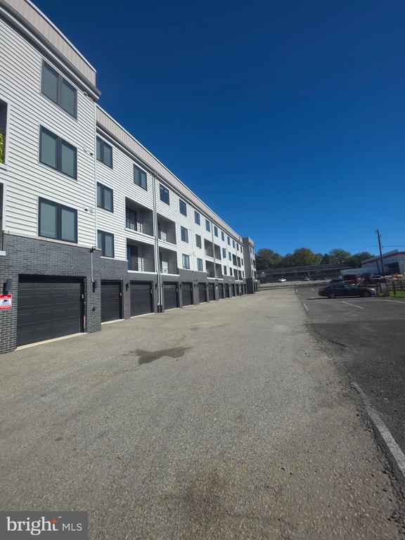 Building Photo - 3406 W Commissioner St