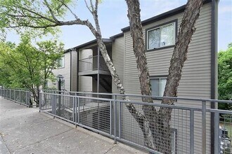 Building Photo - Green Hills Condo