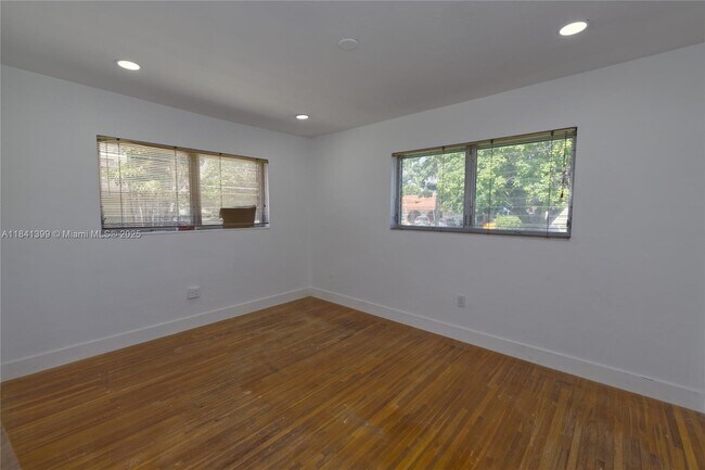 Building Photo - 1411 SW 82nd Ct