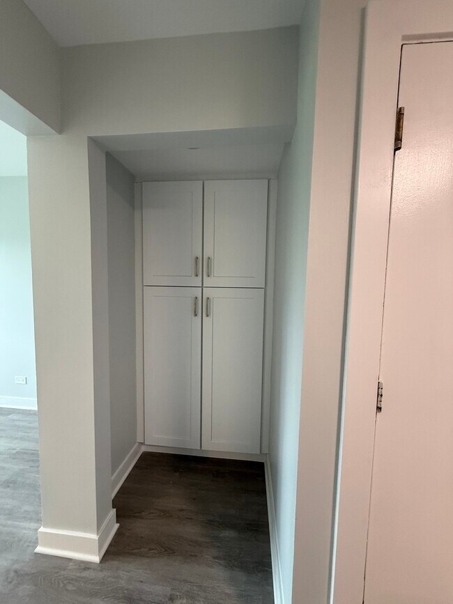 Building Photo - 1173 S Forums Ct