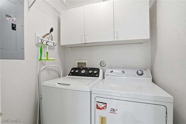 Building Photo - 7048 Pelican Bay Blvd