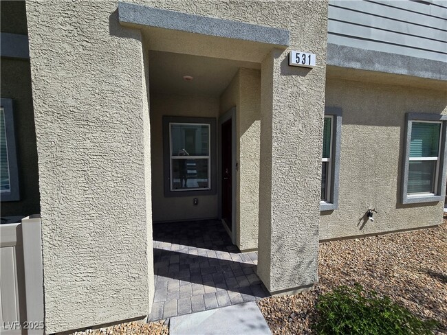 Building Photo - 531 Thistleberry Ave