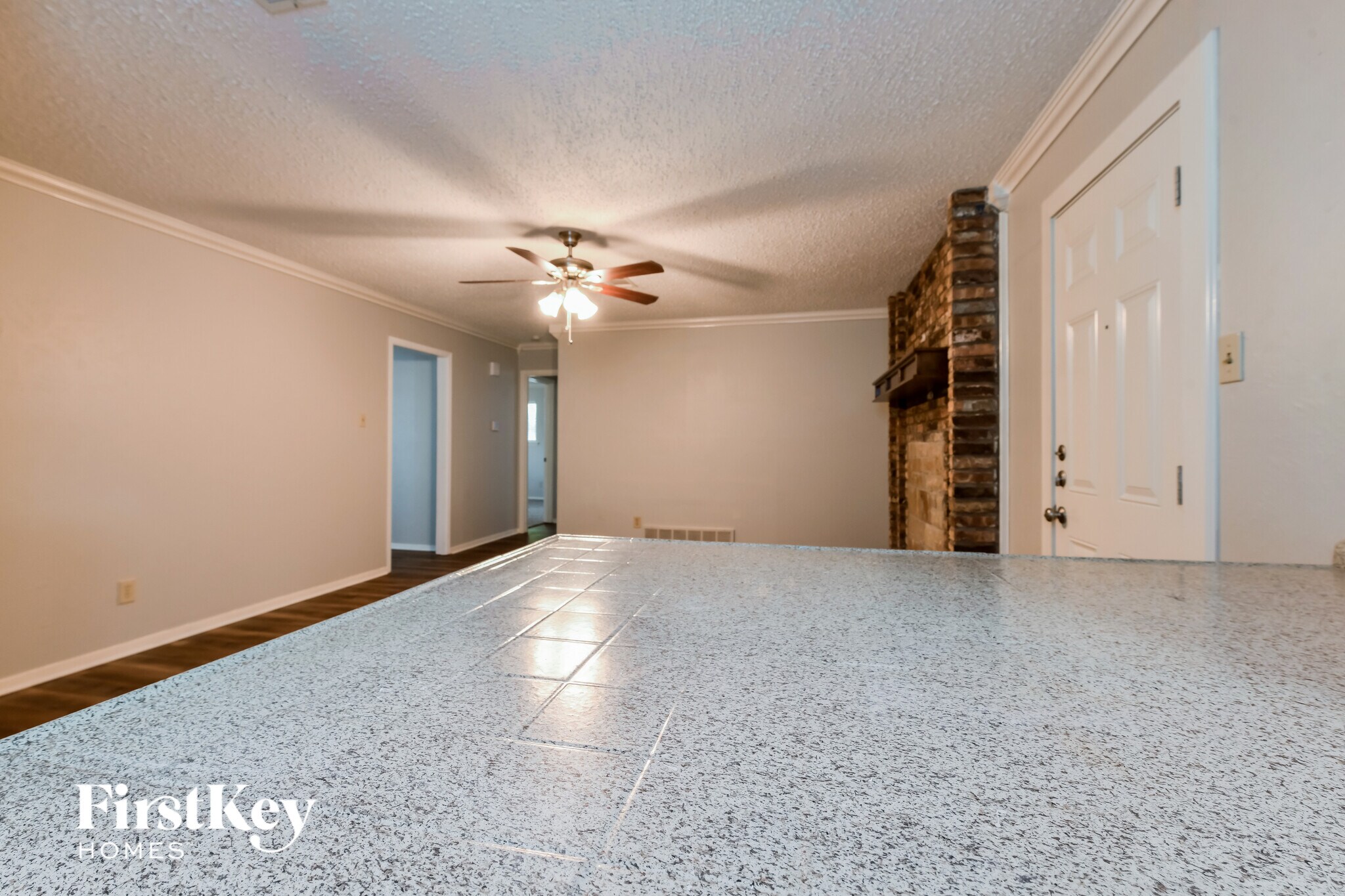 Building Photo - 612 Mesa Dr