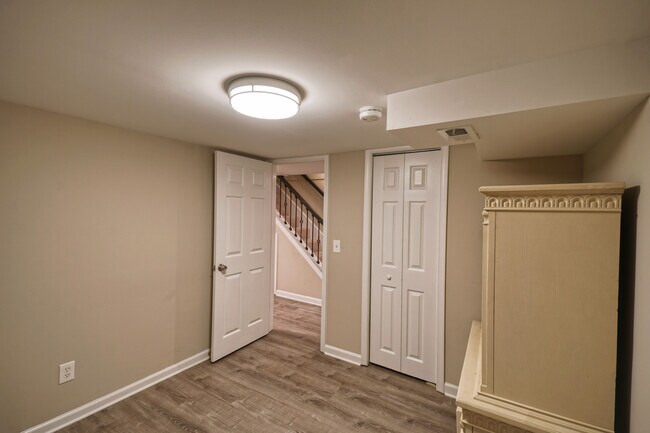 Building Photo - 28 54th St SE