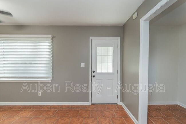 Building Photo - 250 Brooks Dr