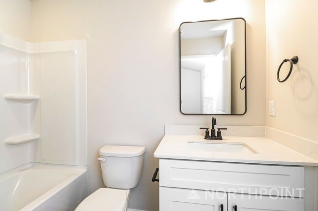 Building Photo - Beautiful 3BR 3.5BA Townhome w/ Full Appliance Kitchen Garage Parking in University