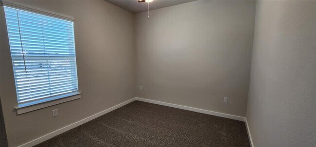 Building Photo - 2228 Delano Dr