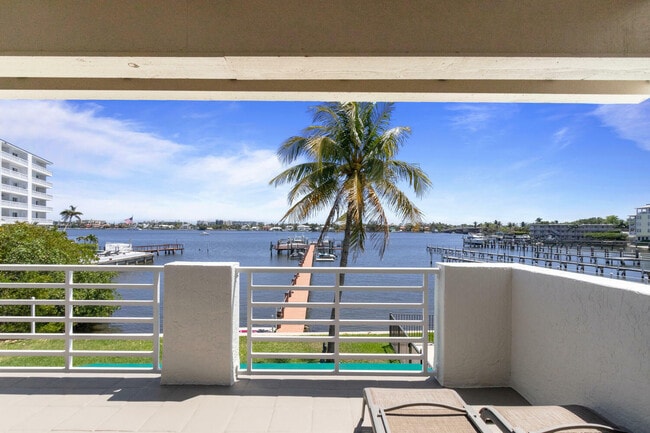 Building Photo - 316 N Lake Dr