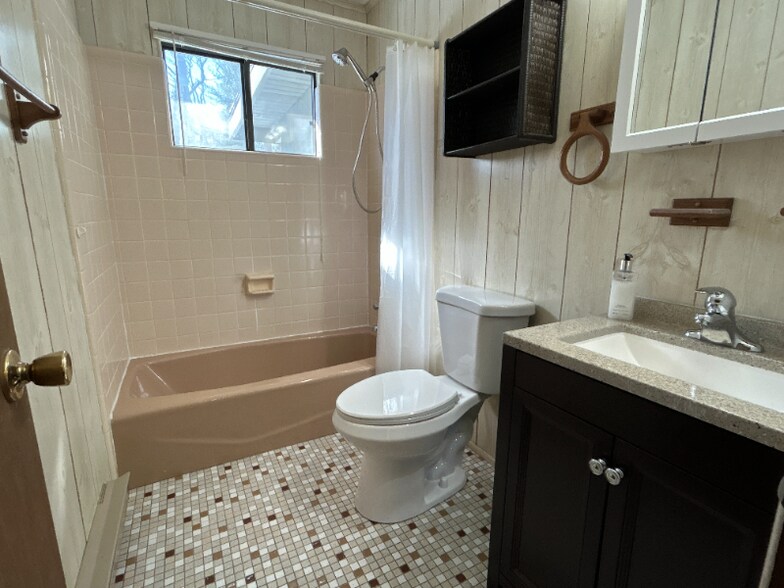 Building Photo - 802 Placer Ct