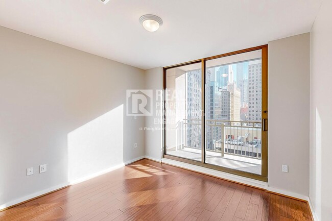 Building Photo - 2 Bedroom Condo Available for Rent in the ...