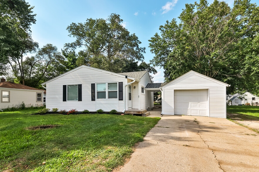 Primary Photo - 230 Winona Dr