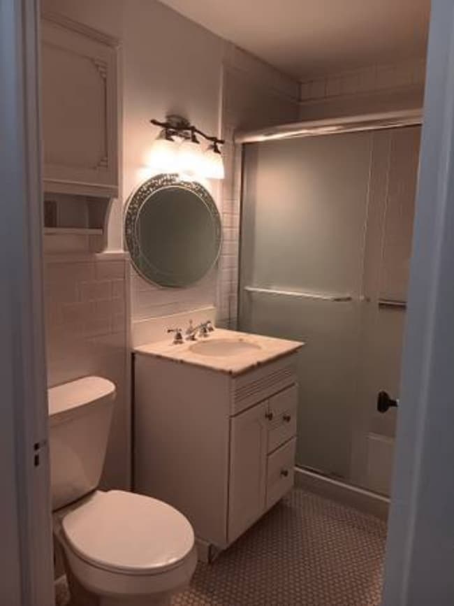 Bath - 2114 Penn Ave S